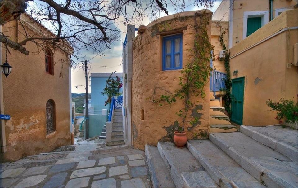 Traditional Medieval Stone House In "Ano Syros" Экстерьер фото